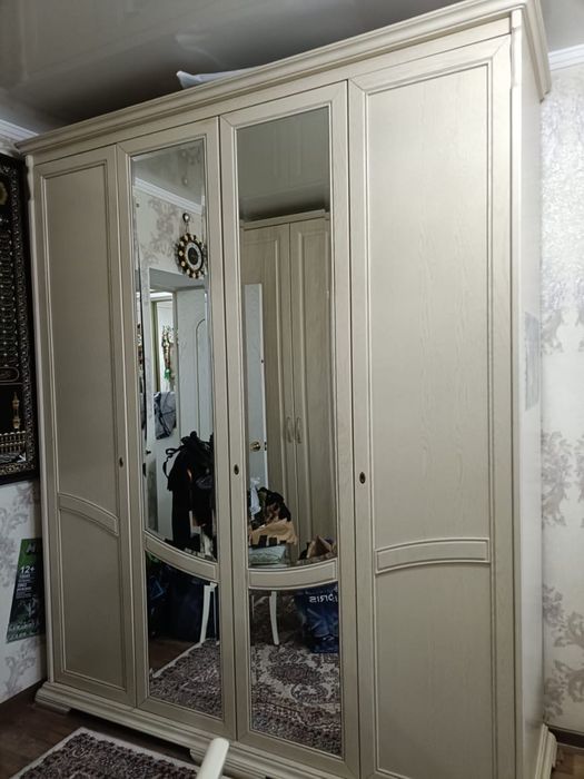 Продам спальный гарнитур с кроватью