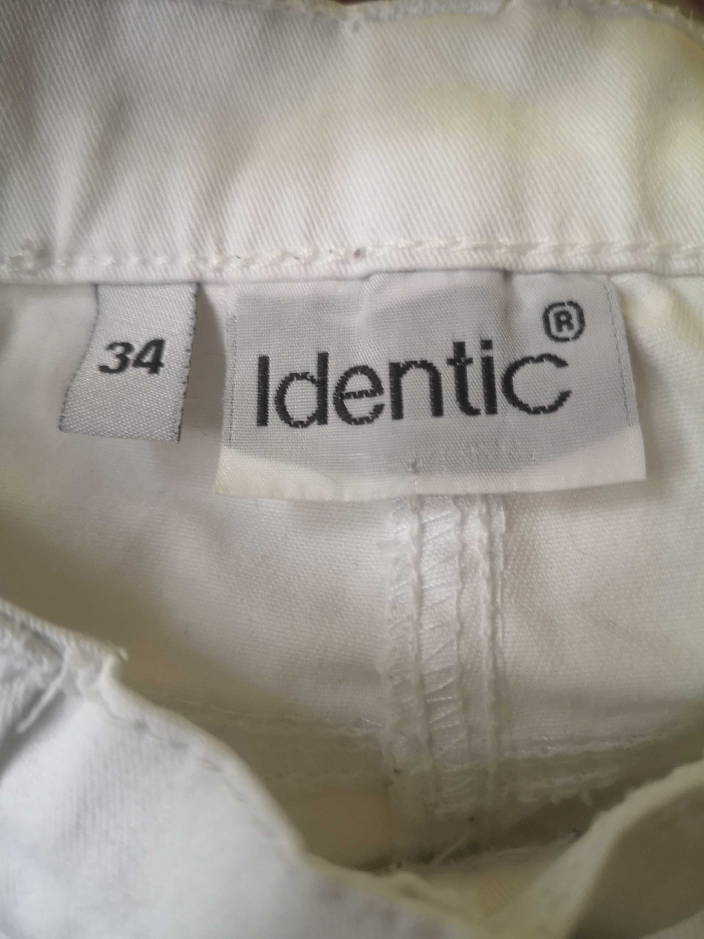 Pantaloni scurti albi