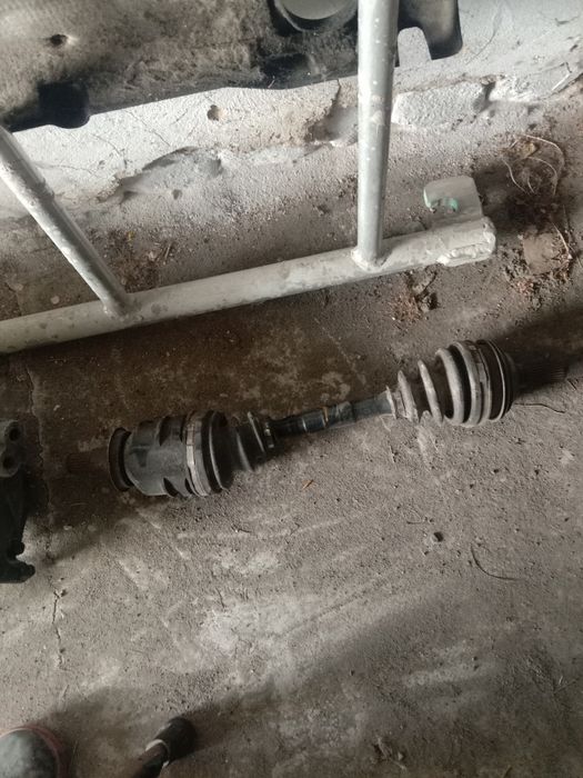 Передний привод в сборе RAV-4 1996 г. в.