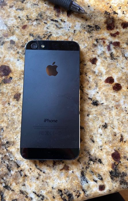 iPhone 5, Slate Black.