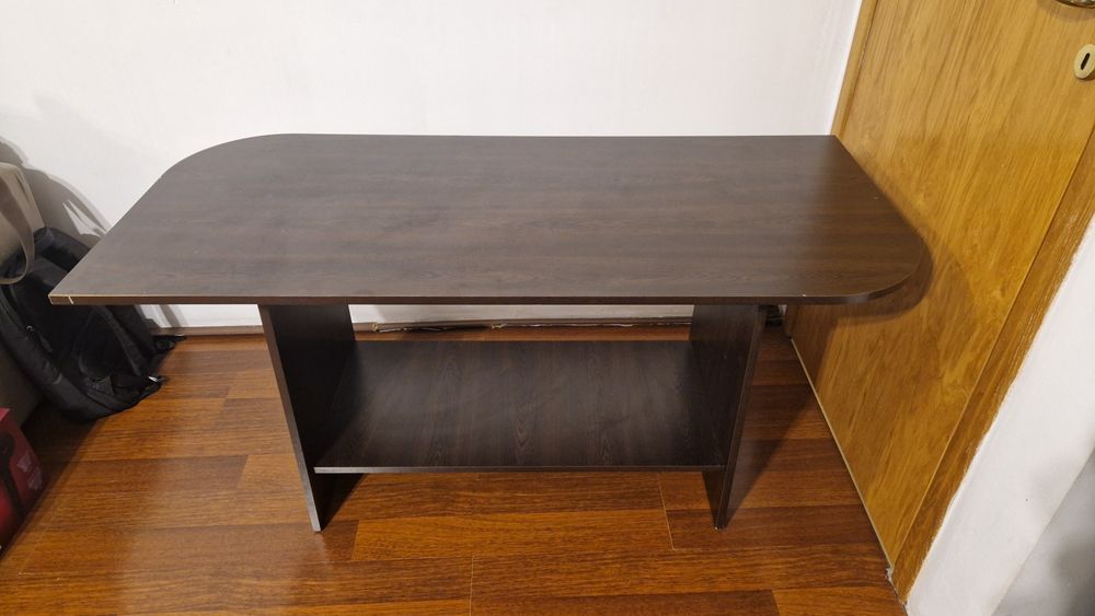 Кафява холна маса