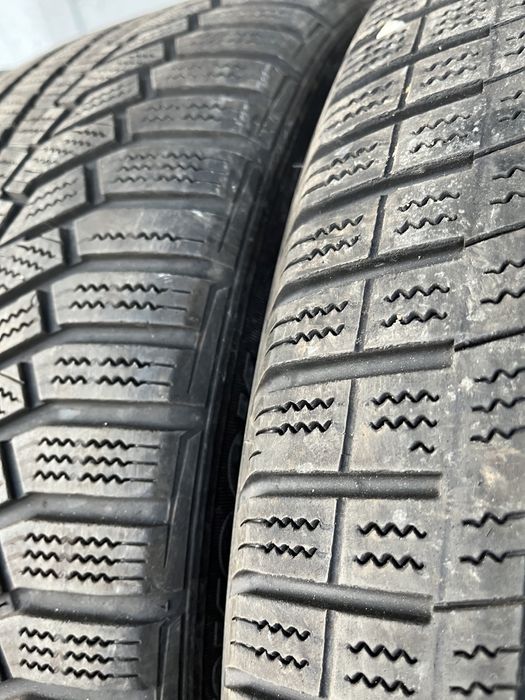 4 бр. зимни гуми 235/45/19 Hankook DOT 1718 4-4,5 mm