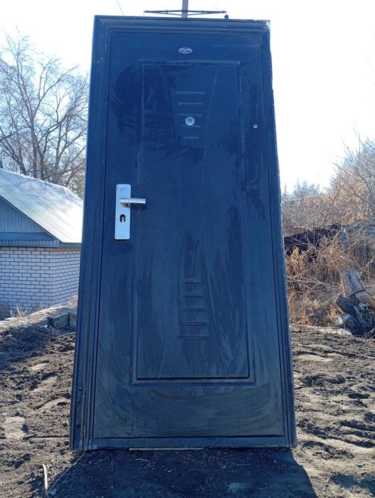 Продам входная железная  дверь