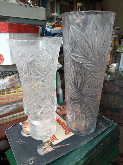 Хрустальные вазы и графин