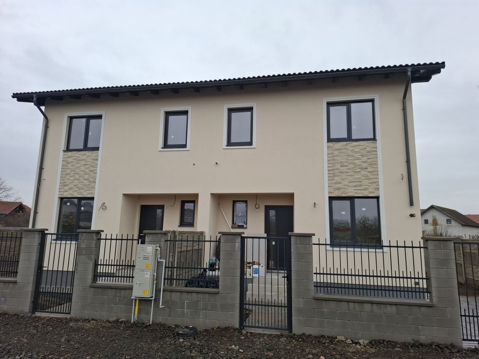 Vand casa tip duplex