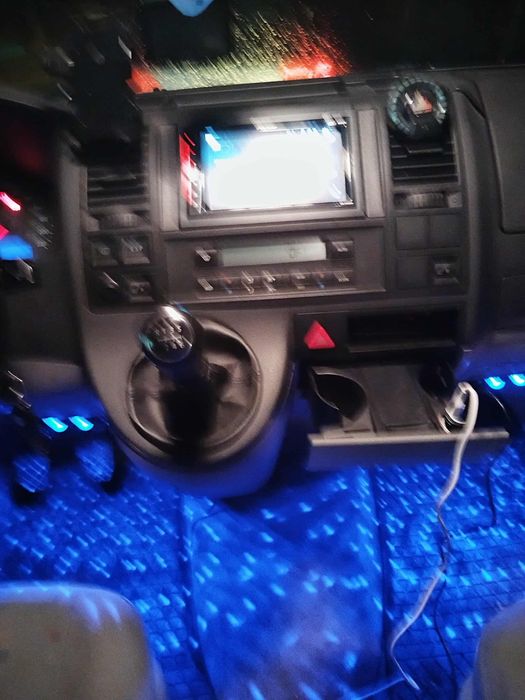 Doar vând vw t5 motor 2.5 TDI