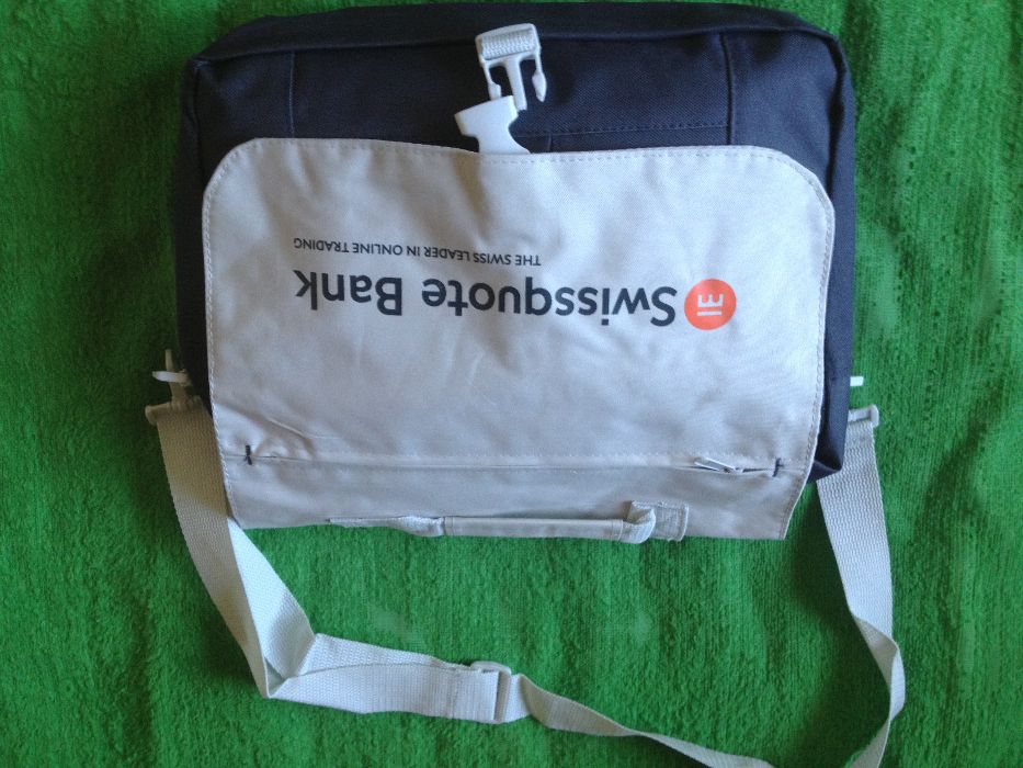 3 genti pentru laptop si nu numai