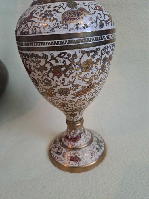 vaza alama gravata pictata vaza bronz