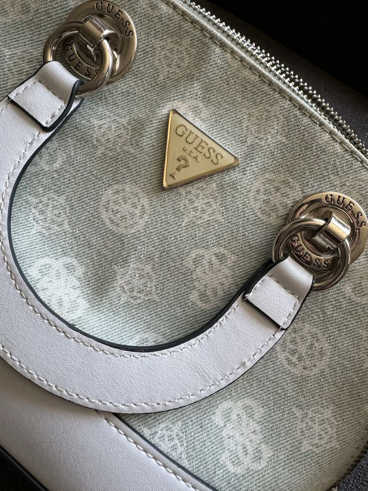 Оригинална чанта Guess