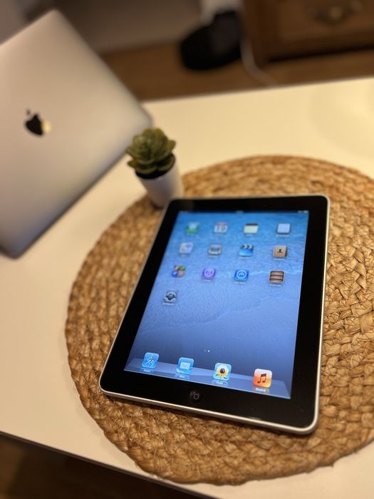 Vând iPad (prima generație) 32 GB