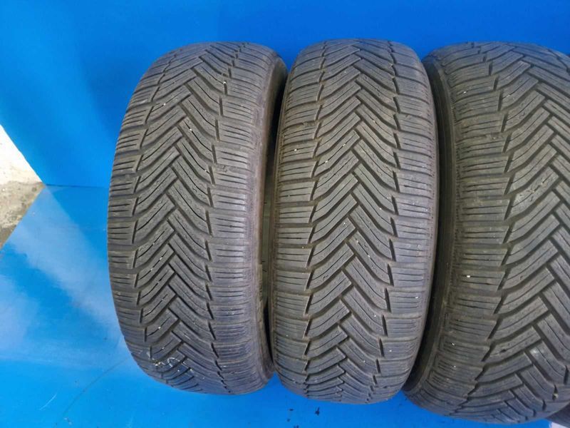 4 Michelin R17 215/60
зимни гуми DOT4520