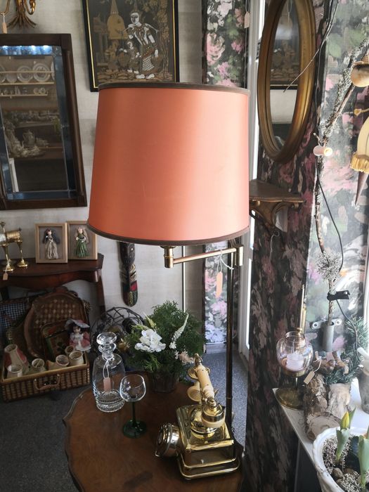 Винтидж подови, настолни лампа