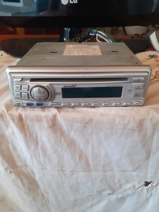 Vând casetofon de mașina cu CD