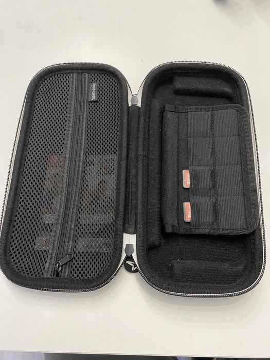 Nintendo Switch пълен комплект + 5 игри и кейс