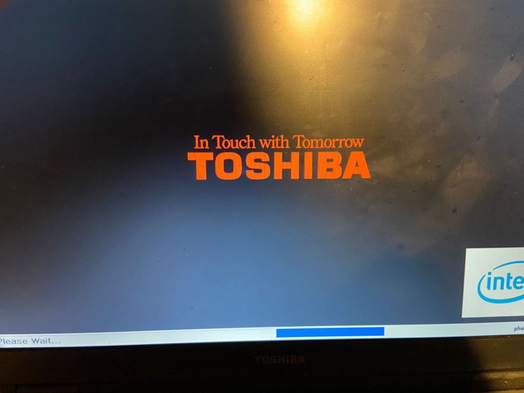 Laptop HP și Toshiba