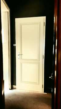 Ușă interioară din lemn masiv finisaj alb