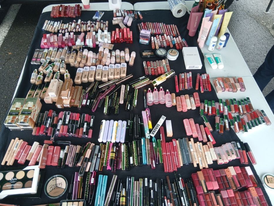 Vând machiaje la buc sau pachet