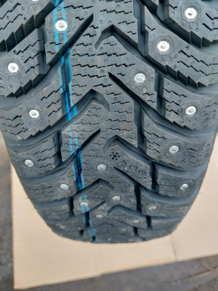 Автошины шипованные новые Nokian tyres nordman 8 175/70 r13