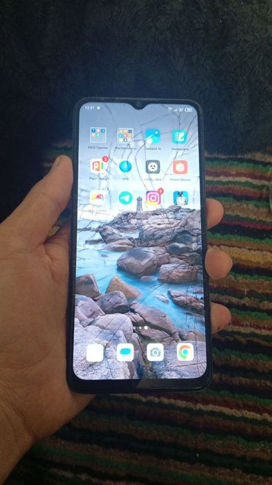 Telefon juda yaxshi xama joyi ayb yoq abmen bor karobka yoq murojat uc