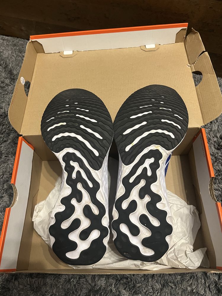 Оригинални маратонки Nike flyknit