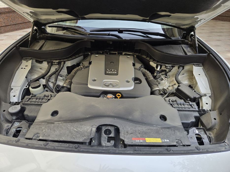 INFINITI  QX 70 sostoyanie kak novoe