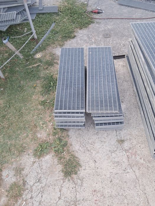 Trepte zincate pentru scari metalice zincate