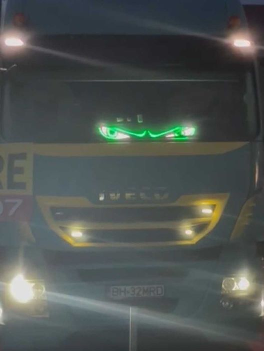 Bandă LED "Devil Eyes" pentru Camion – 38x10 / 90x20 cm