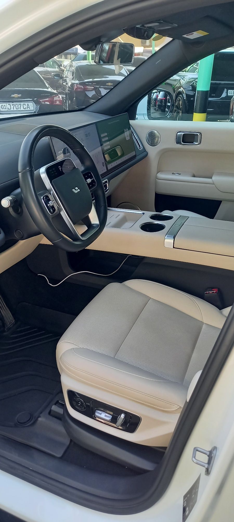 Li7 ultra oq ga qora salon