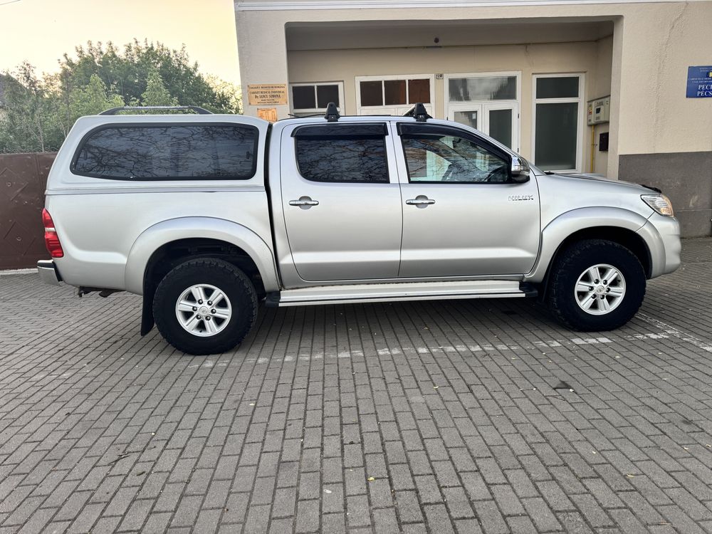 Toyota hilux 3.0 Invincbil automatic