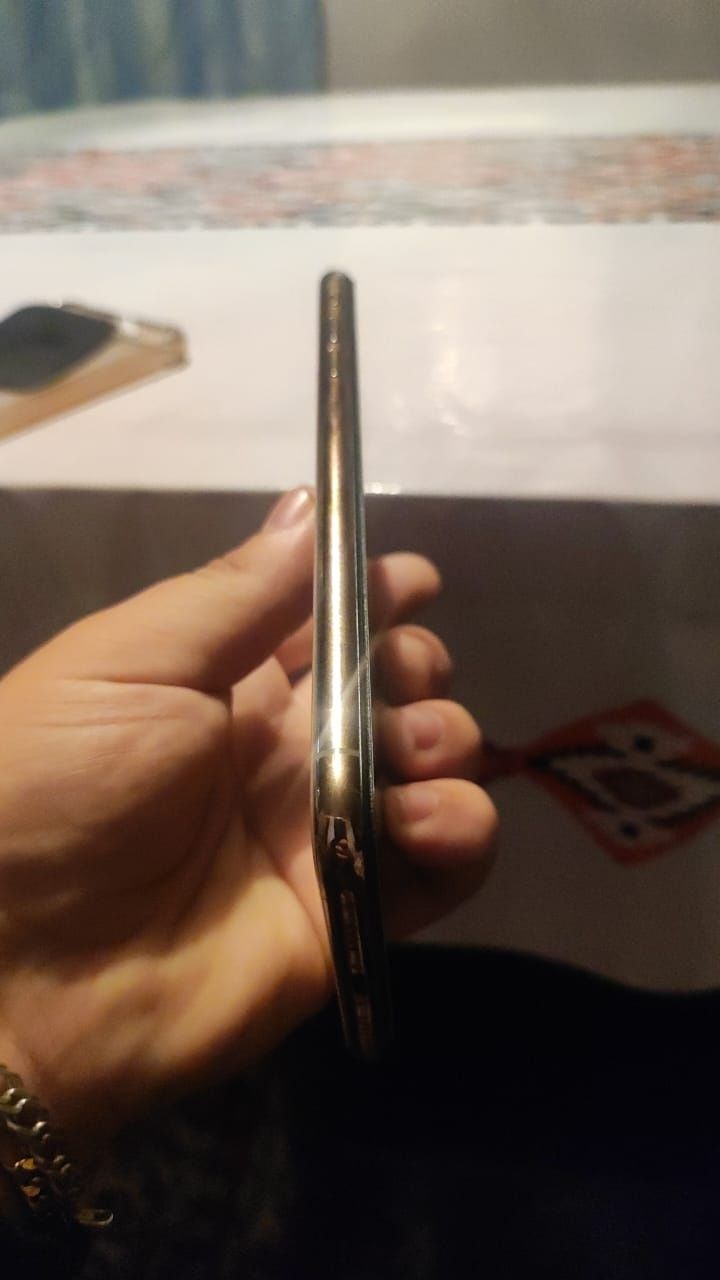 Продам Айфон XS max