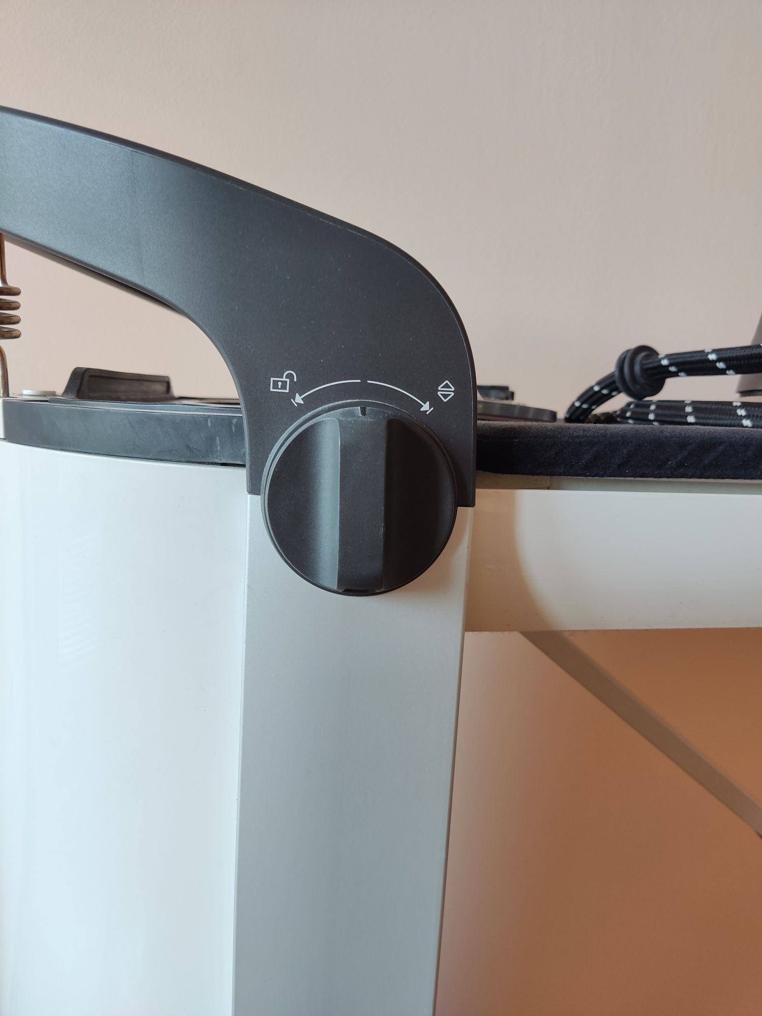 Машина за гладене с парогенератор Miele B1847