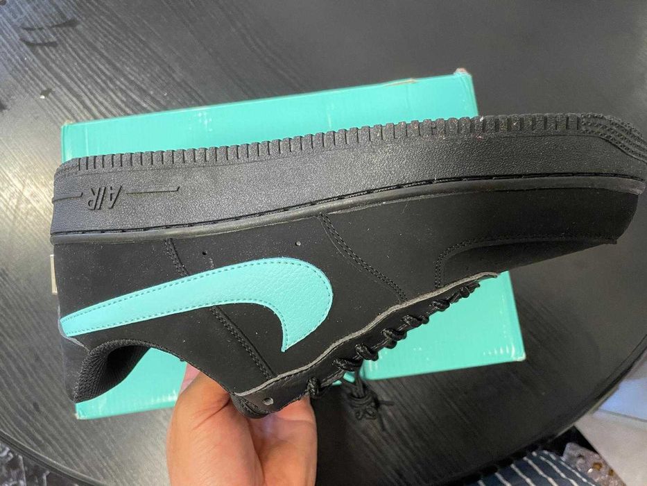 Adidasi Nike Air Force Tiffany, pe negru, marimea 42, noi in cutie