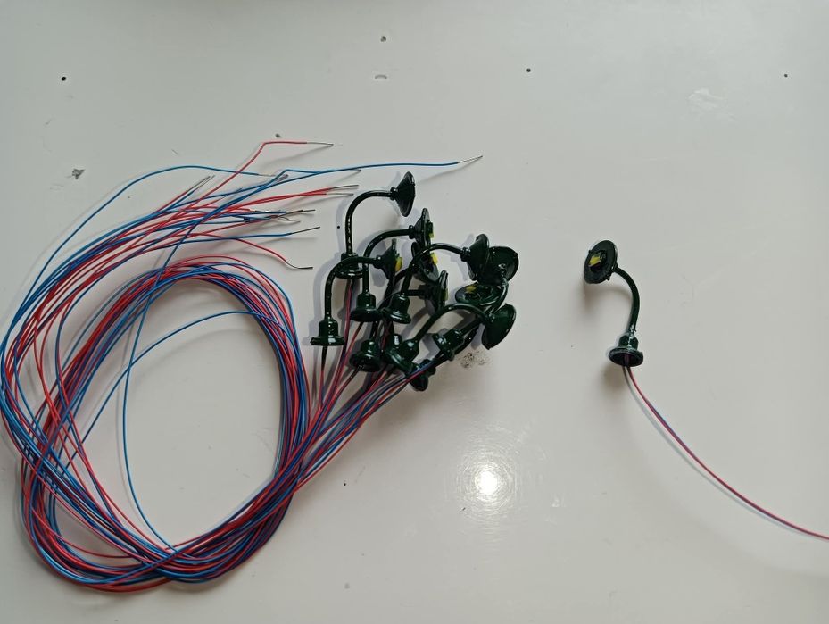 Felinare/Stâlpi de iluminat stradali machetă trenuleț electric HO