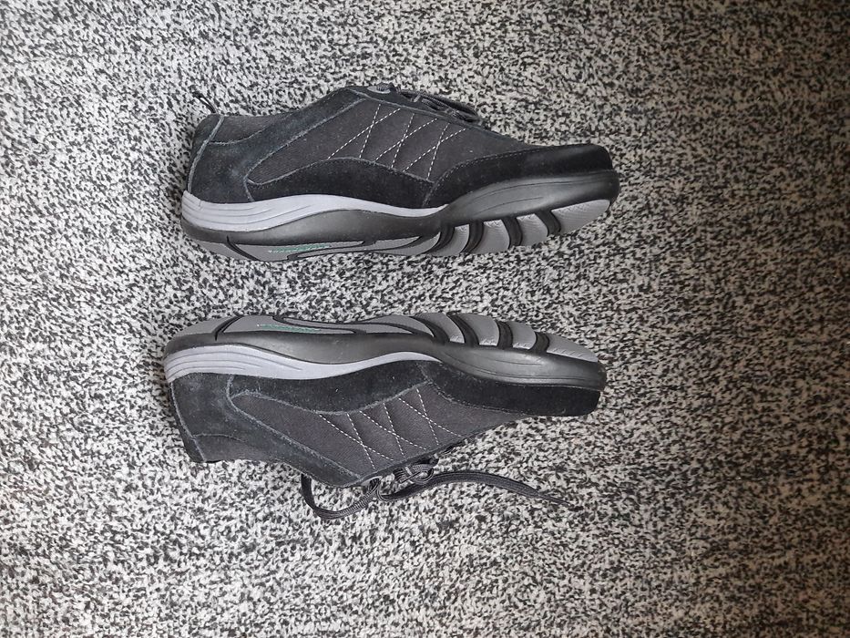 Adidasi noi, mărimea 37