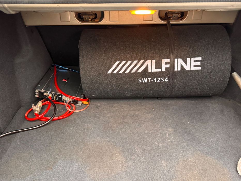 Бас Каса и Усилвател Комплект с Кабели Alpine