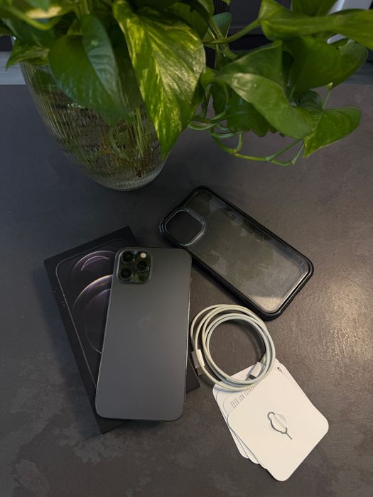 IPHONE 12 ProMax- stare buna+ huse+ Airpods Pro