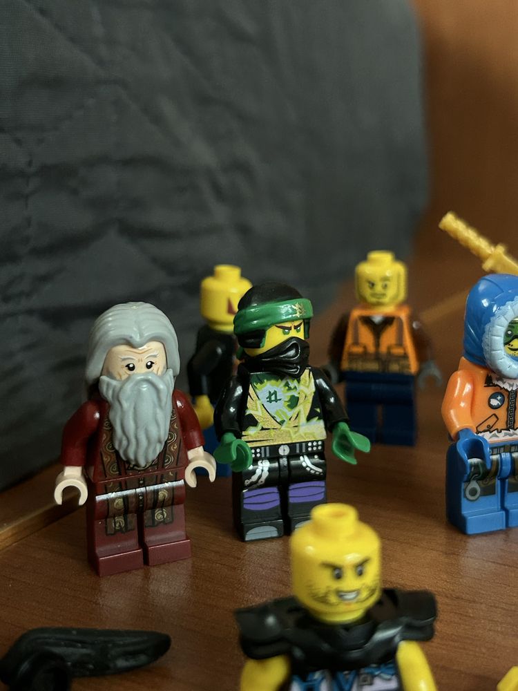 Най-различни LEGO фигурки - човечета и животни