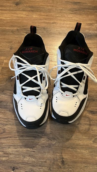 Nike air monarch