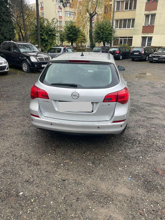 Vând Opel Astra J