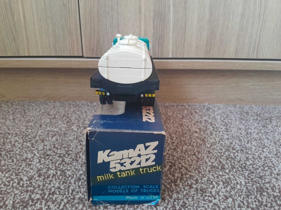 Модель камаз 53212 молоко 1987год СССР
