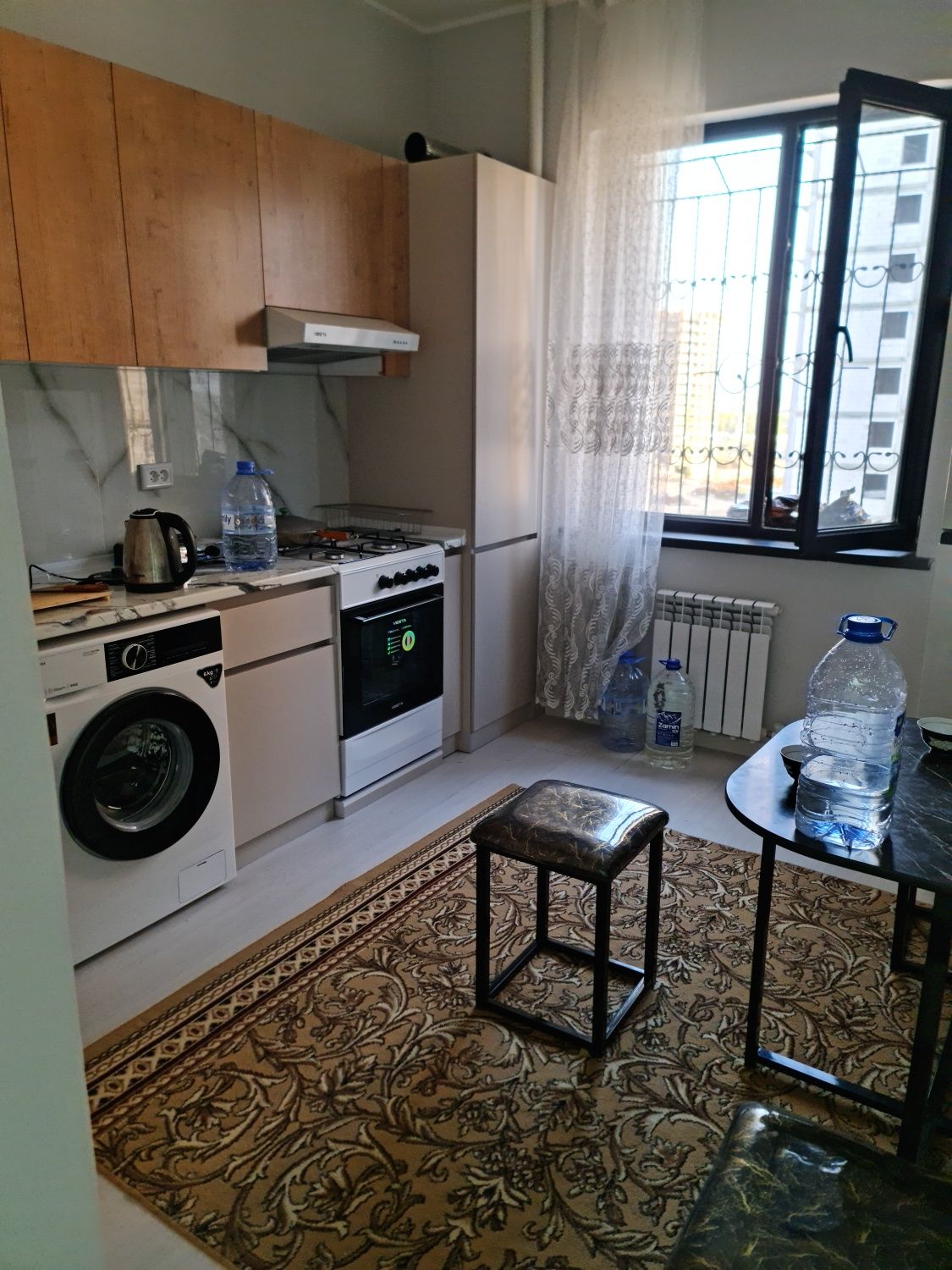 Sheriklikga kvartira 2xona 1 xonasi briladi 2kishi olinadi bez makler