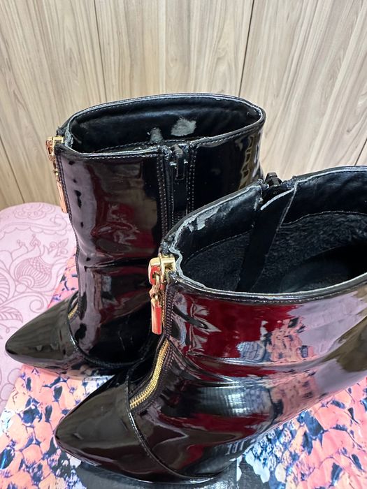 Елегантни дамски боти