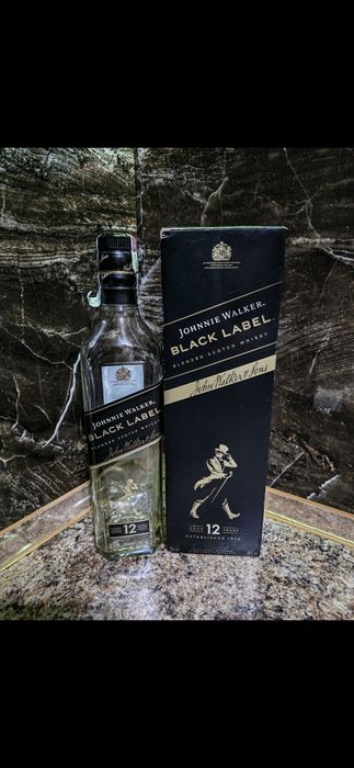 Лот от празни бутилки