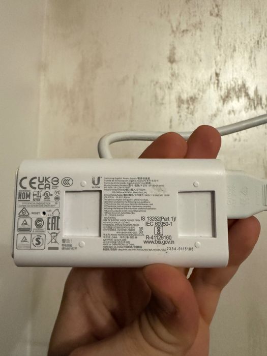Acces point unifi Ubquiti 2.4 5Ghz si injector poe 24v unifi