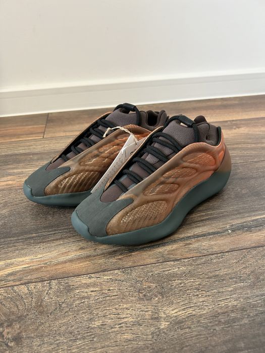 Adidas Yeezy 700 Copper Fade . Noi in cutie. 37 1/3 ,39 1/3 , 42 .