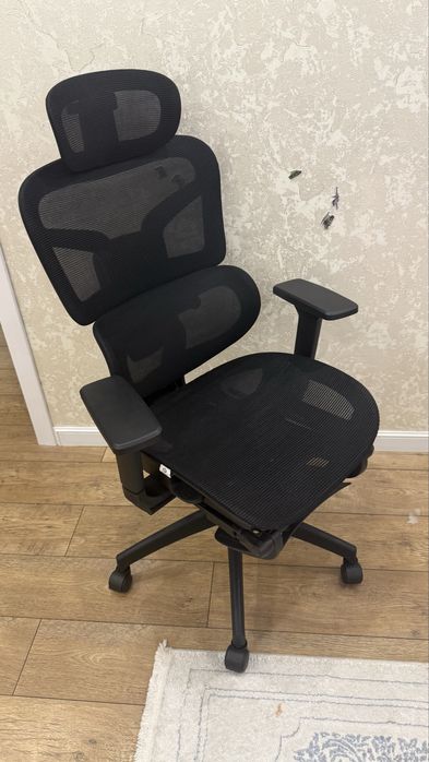 Продам игровое кресло Mizone Ergo, черный