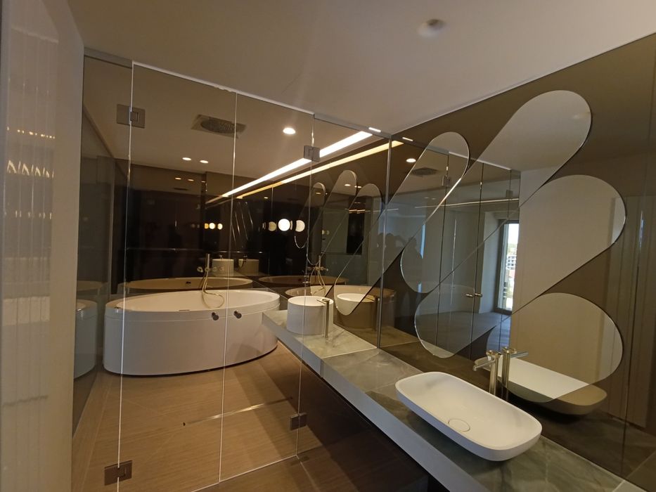 Cabine de dus si paravane din sticla