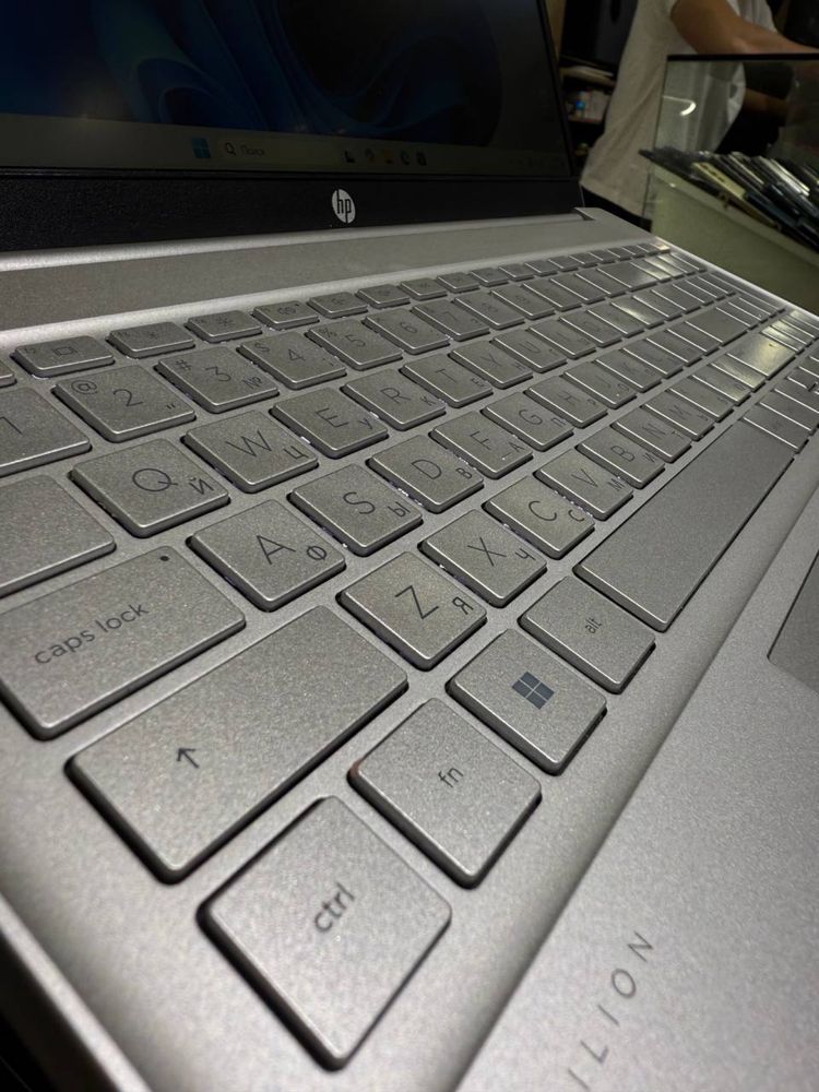 Hp Pavilion 15 R7-5700U/16/512