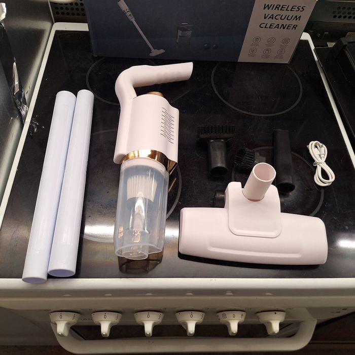 Акумулаторна прахосмукачка - нова неизползвана