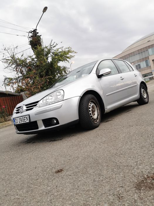 Vând golf 5 1.9tdi model Goal